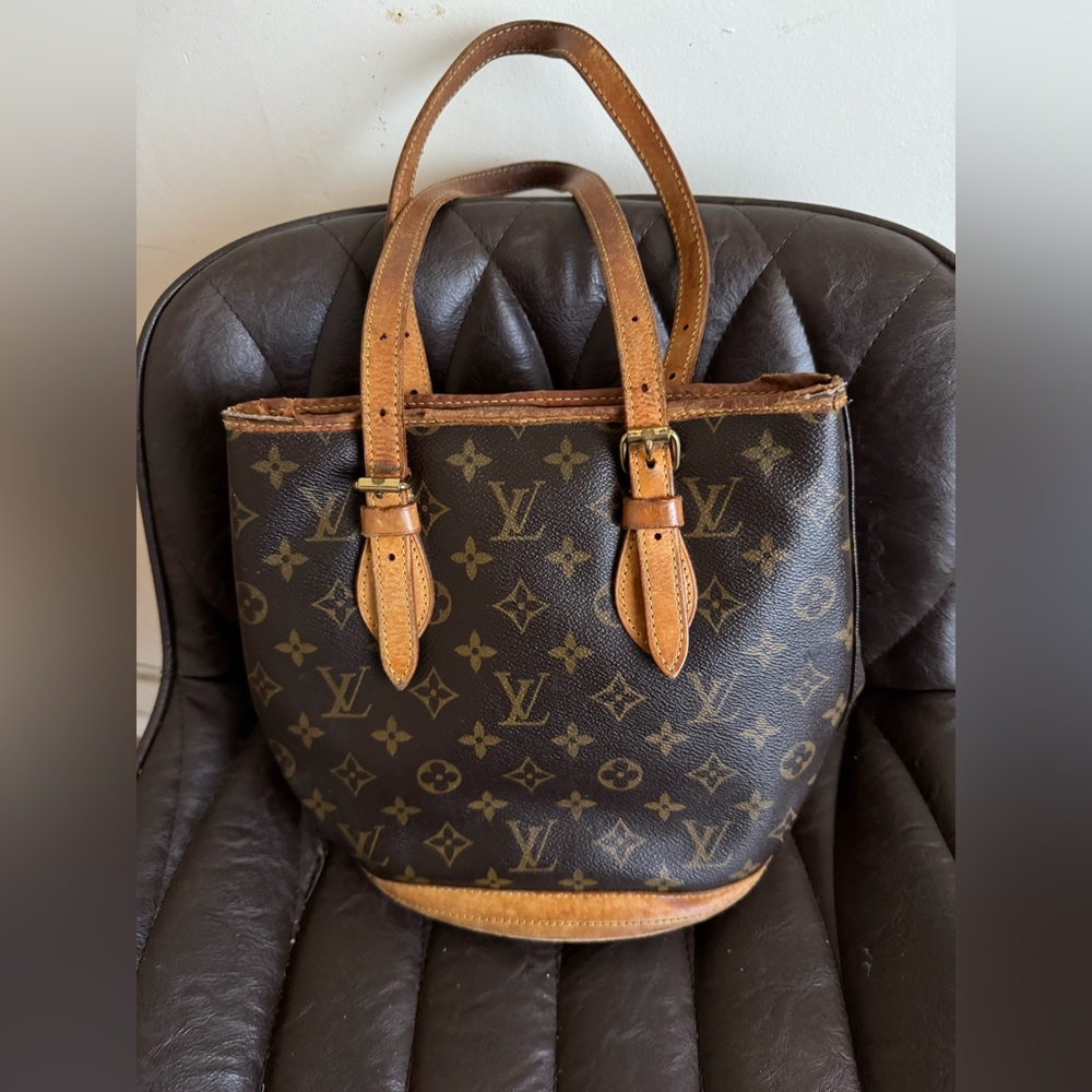 Louis Vuitton authentic vintage bucket bag inside still nice outside rugged